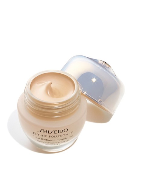 Shiseido Future Solution Lx Total Radiance Foundation Spf15 - Natural3